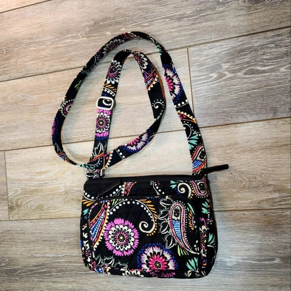 Vera Bradley Handbags - Vera Bradley black paisley quilted crossbody